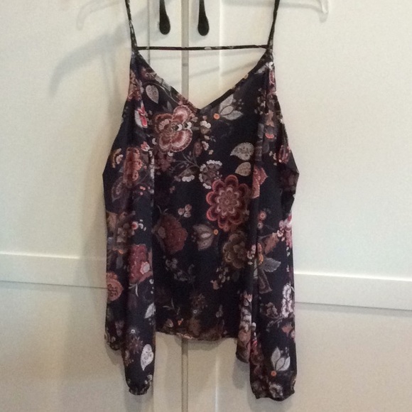 NWT.  NSR Flowery Off the should long sleeve top. - Picture 2 of 4